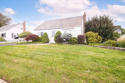 8 Park Circle N, Farmingdale, NY 11735 - Photo 3