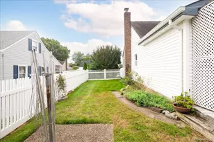 8 Park Cir N, Farmingdale, NY 11735 - Photo 19
