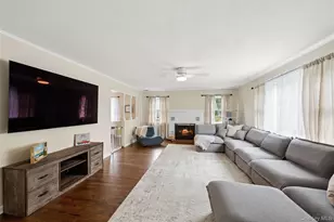 10 Grace Ct, Islip, NY 11751 - Photo 7