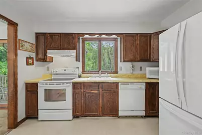 26 Tamarack Hill Drive, Poughkeepsie, NY 12603 - Photo 9