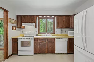 26 Tamarack Hill Dr, Poughkeepsie, NY 12603 - Photo 9