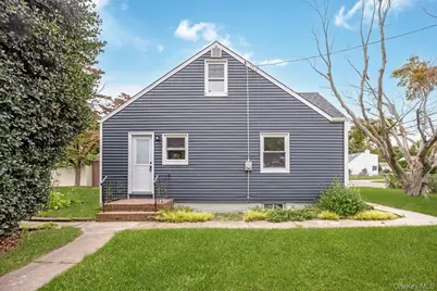 4 Sutton Court, West Islip, NY 11795 - Photo 15