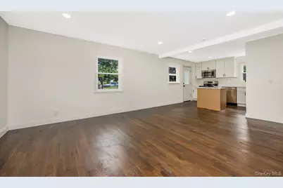 4 Sutton Court, West Islip, NY 11795 - Photo 5