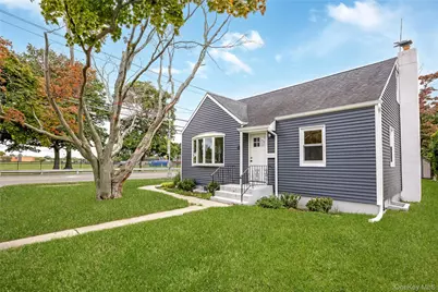 4 Sutton Court, West Islip, NY 11795 - Photo 1