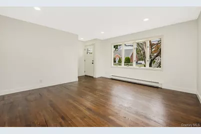 4 Sutton Court, West Islip, NY 11795 - Photo 3