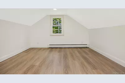 4 Sutton Court, West Islip, NY 11795 - Photo 11