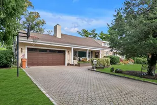 1361 Boxwood Dr E, Hewlett, NY 11557 - Photo 29
