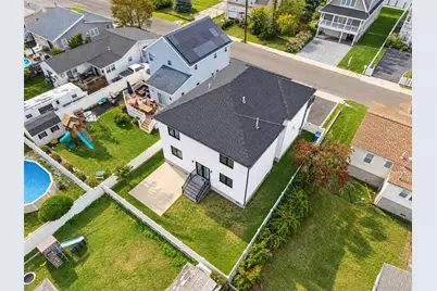 759 Pecan Street, Lindenhurst, NY 11757 - Photo 15
