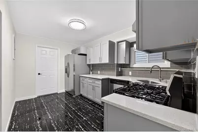 84 E Pine Street, Long Beach, NY 11561 - Photo 9