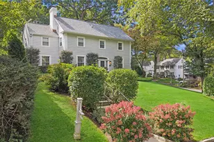 211 Douglas Pl, Mount Vernon, NY 10552 - Photo 1