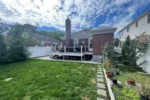 76-25 250th St, Bellerose, NY 11426 - Photo 37