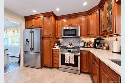 521 Park Avenue, Centereach, NY 11720 - Photo 9
