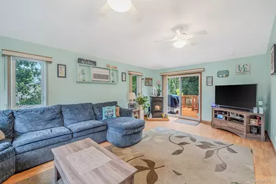 102 Robinson Avenue, Medford, NY 11763 - Photo 17