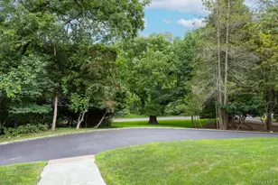 592 Landing Ave, Smithtown, NY 11787 - Photo 5