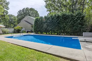 46 Golf Club Cir, Manorville, NY 11949 - Photo 37