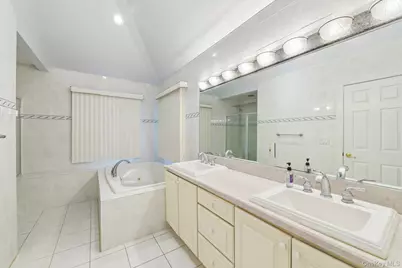 2175 Helene Avenue, Merrick, NY 11566 - Photo 25