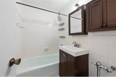 636 N Terrace Avenue #2B, Fleetwood, NY 10552 - Photo 9