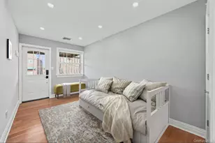 20-10 Hazen St, East Elmhurst, NY 11370 - Photo 13