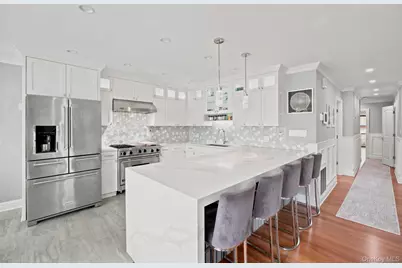 20-10 Hazen Street, East Elmhurst, NY 11370 - Photo 3