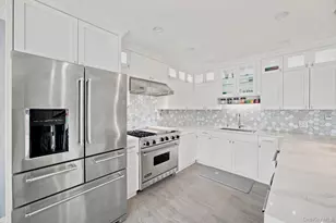 20-10 Hazen St, East Elmhurst, NY 11370 - Photo 5