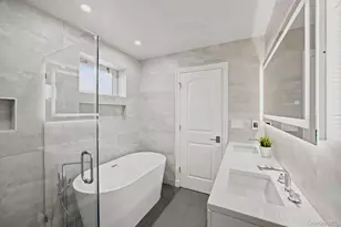 20-10 Hazen St, East Elmhurst, NY 11370 - Photo 11