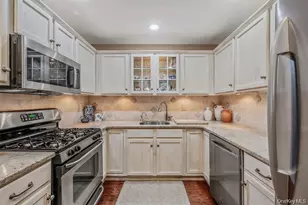 1130 Savoy Dr, Melville, NY 11747 - Photo 17