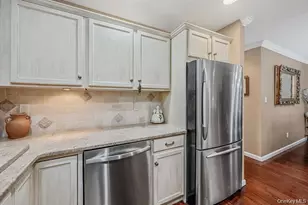 1130 Savoy Dr, Melville, NY 11747 - Photo 19