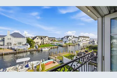 141 Sequams Lane W, West Islip, NY 11795 - Photo 15