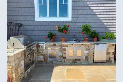 141 Sequams Lane W, West Islip, NY 11795 - Photo 21