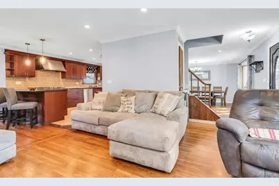 22 Bryce Avenue, Glen Cove, NY 11542 - Photo 9