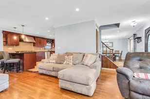 22 Bryce Ave, Glen Cove, NY 11542 - Photo 9