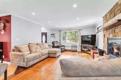 22 Bryce Avenue, Glen Cove, NY 11542 - Photo 7