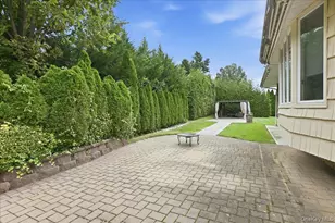 47 Royal Way, Manhasset Hills, NY 11040 - Photo 31