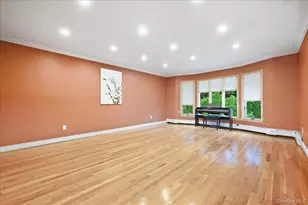 47 Royal Way, Manhasset Hills, NY 11040 - Photo 15