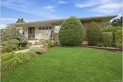 47 Royal Way, Manhasset Hills, NY 11040 - Photo 3