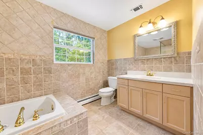 344 Barton Avenue, Patchogue, NY 11772 - Photo 37