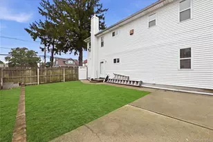 75 Harding Pl, Freeport, NY 11520 - Photo 31