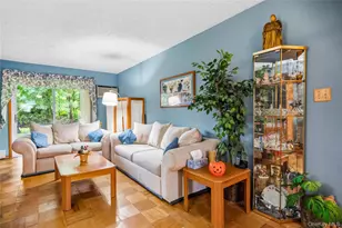 1056 Village Dr, Hauppauge, NY 11788 - Photo 9