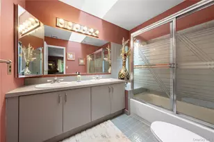 4 Lyndon Ct, Bohemia, NY 11716 - Photo 23