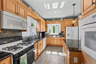 19 Willow Pl, Oyster Bay, NY 11771 - Photo 11