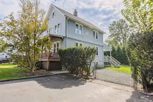19 Willow Pl, Oyster Bay, NY 11771 - Photo 3