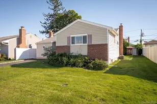 46 Hunter Ln, Hicksville, NY 11801 - Photo 3