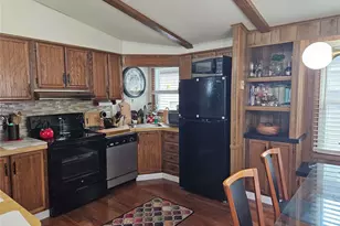 124 Village Cir W, Manorville, NY 11949 - Photo 5