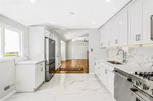 260 W 24th St, Deer Park, NY 11729 - Photo 11
