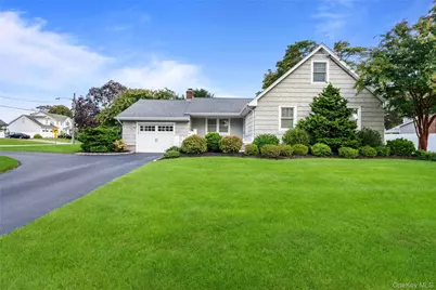 99 Benson Avenue, Sayville, NY 11782 - Photo 3
