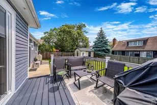 127 Clinton Ave, Patchogue, NY 11772 - Photo 17