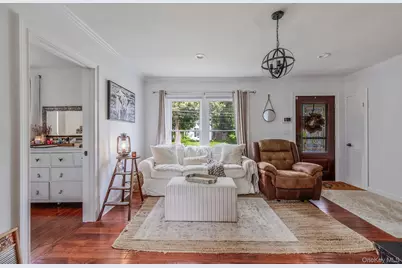 127 Clinton Avenue, Patchogue, NY 11772 - Photo 3