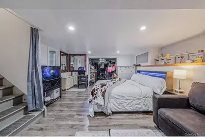 127 Clinton Avenue, Patchogue, NY 11772 - Photo 39