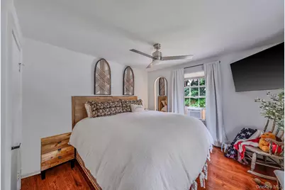 127 Clinton Avenue, Patchogue, NY 11772 - Photo 11