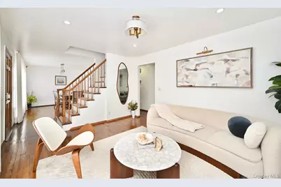 371 N Iowa Avenue, Massapequa, NY 11758 - Photo 5